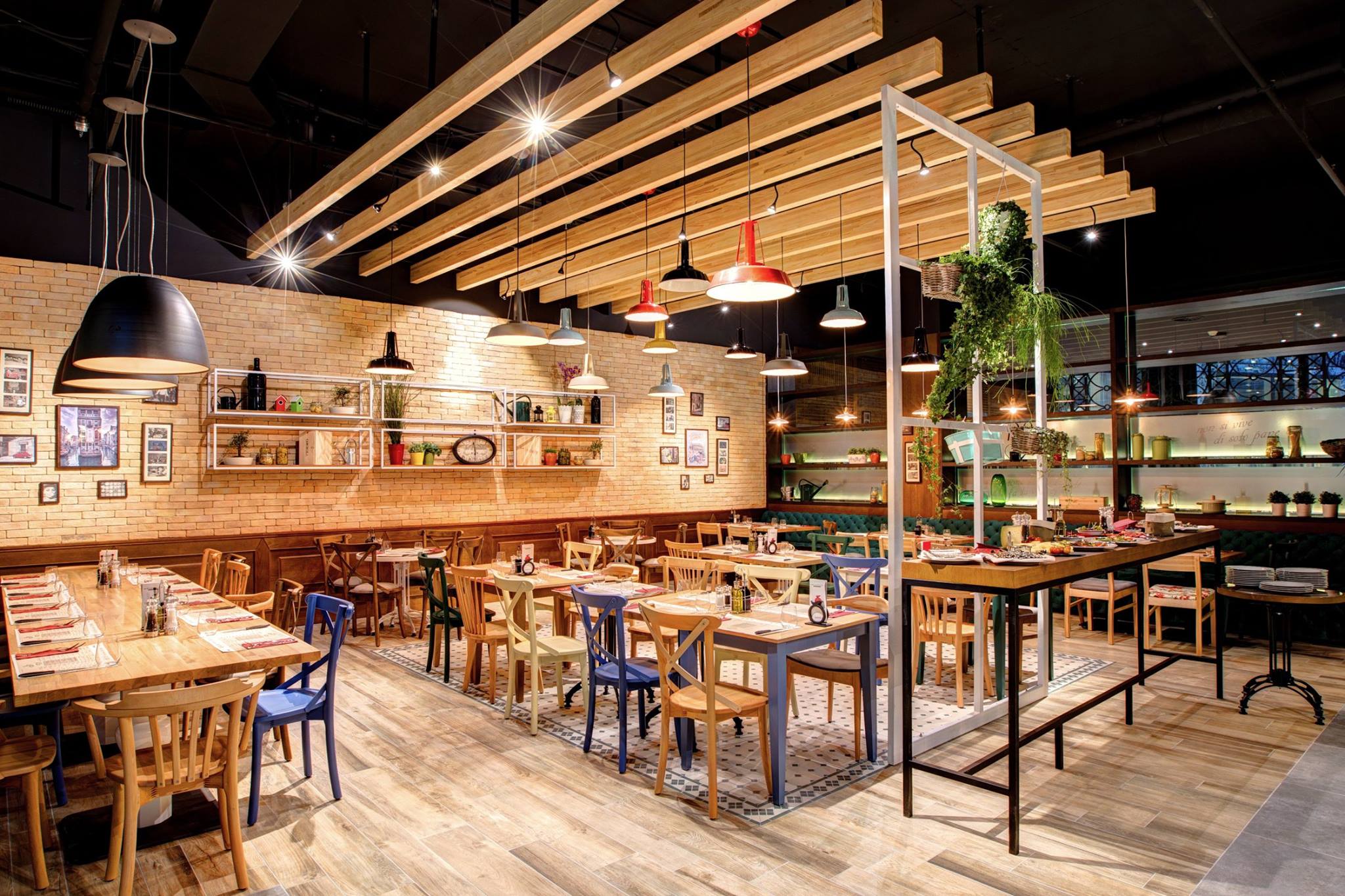 Restaurant interior at Andulino 2