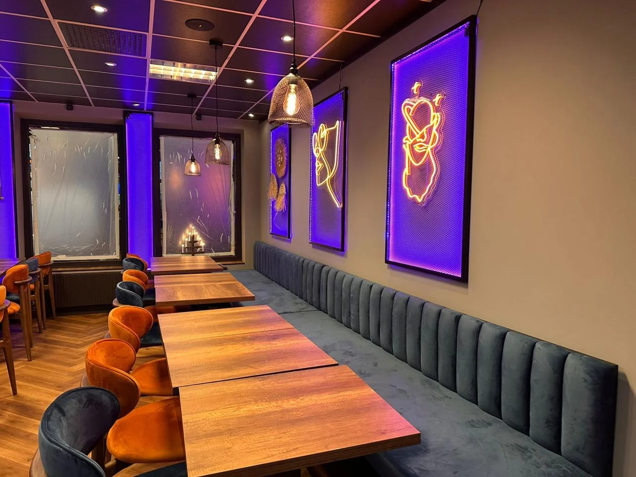 Interior view of Cucchini Pizzeria